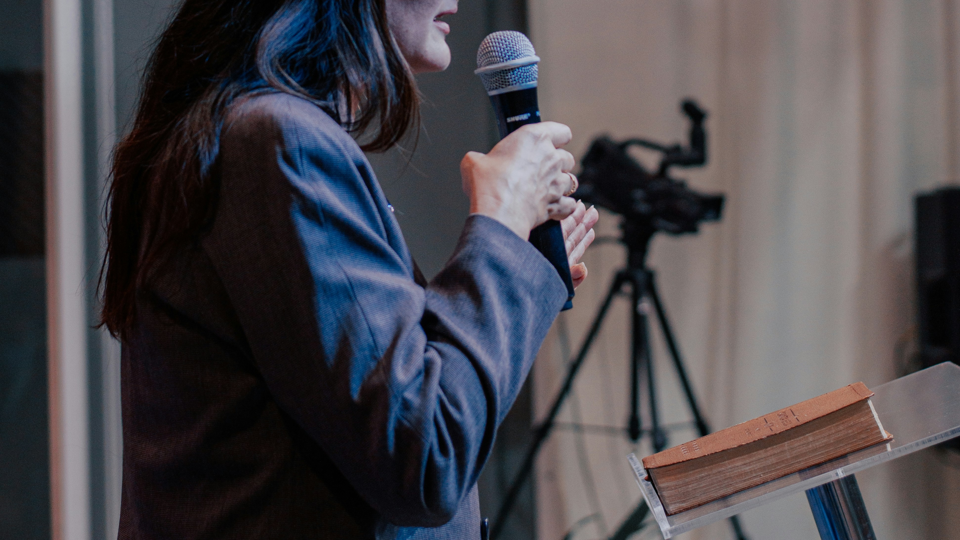How to Master Public Speaking for Career Growth